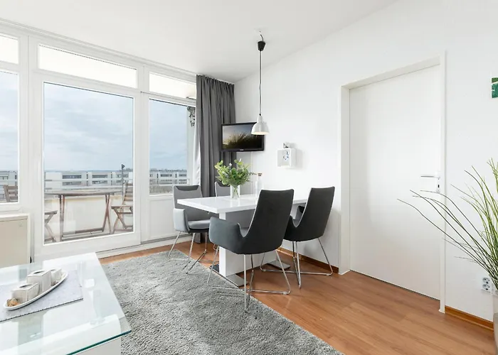 Stranddistel 4 Fernblick Burgtiefe auf Fehmarn